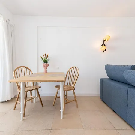 With & Pool Access Included - Golden Club Apartmán
