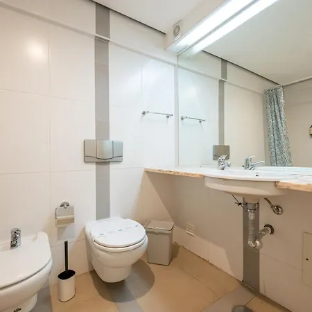 With & Pool Access Included - Golden Club Apartmán